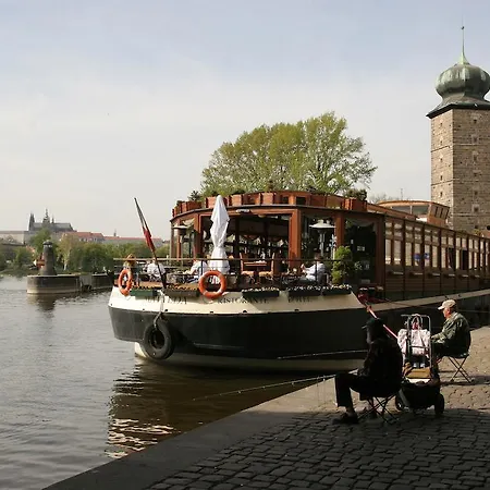 Boat Matylda ספינת מלון