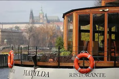 Boat Matylda Ботель Прага