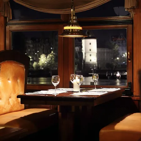 Boat Matylda Ботель Прага