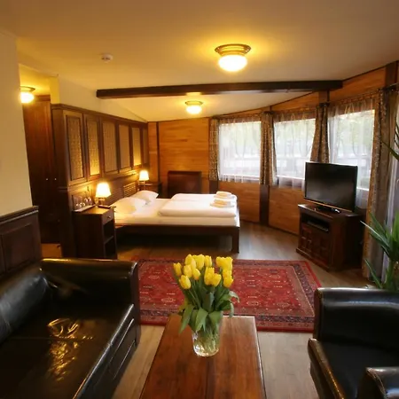 Boat Matylda Ботель Прага