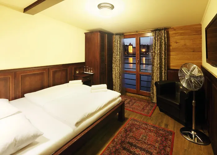 ボート マチルダ 船上ホテル 4*