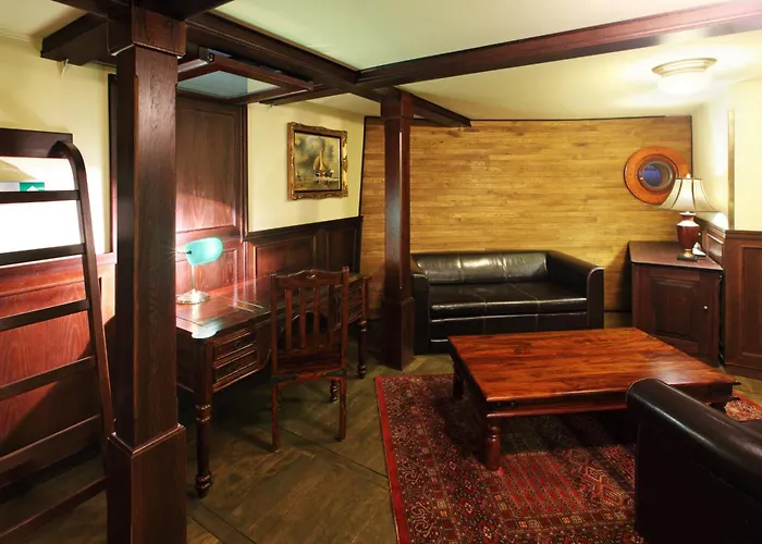 船上ホテル ボート マチルダ