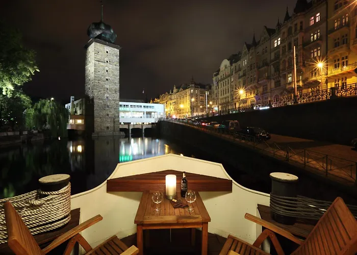 船上ホテル ボート マチルダ 4*