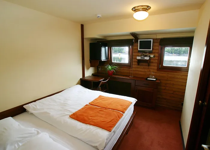 ボート マチルダ 船上ホテル 4*