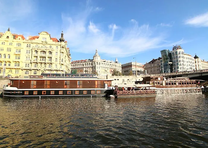 船上ホテル ボート マチルダ