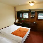 Boat Matylda Hotel en barco 4*