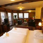 Hotel en barco Boat Matylda 4*