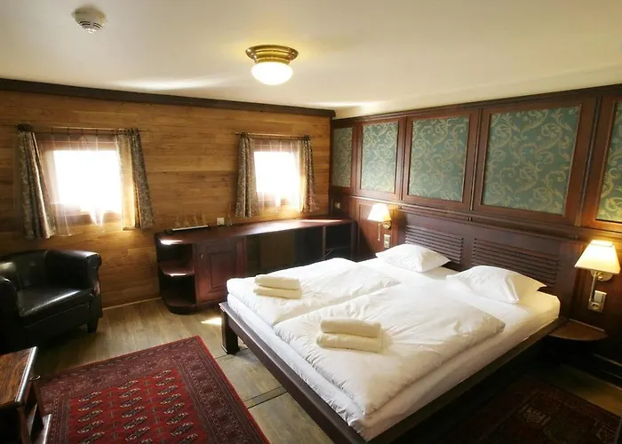 قارب ماتيلدا 4*